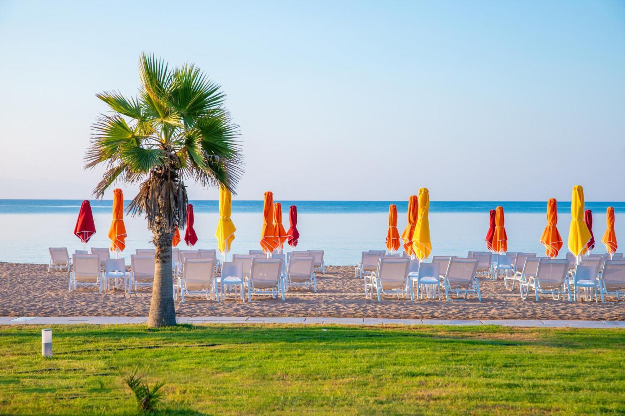 Buka Sandy Beach Messíni Exterior foto